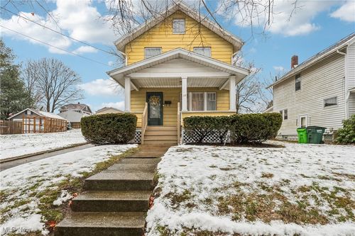 79 20th St Sw, Barberton, OH, 44203-7105 | Card Image