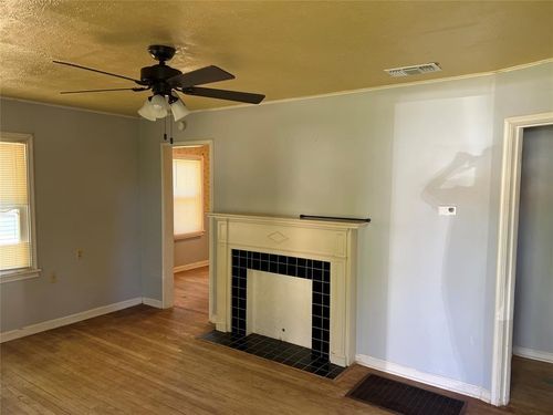 505 S 11th St, Clinton, OK, 73601-4303 | Card Image