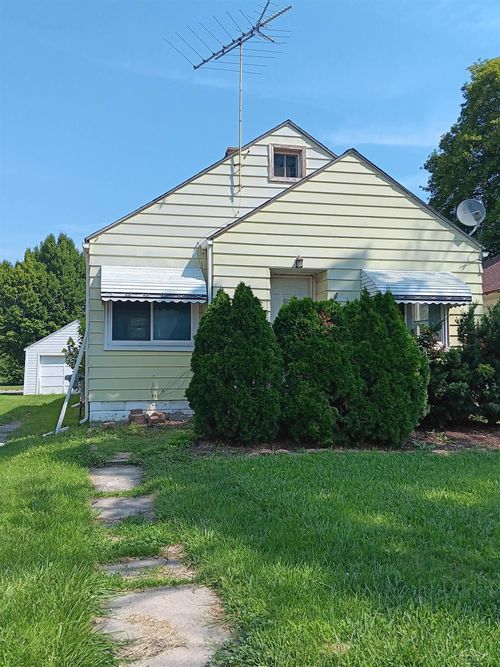 2200 State St, Saginaw, MI, 48602-5071 | Card Image