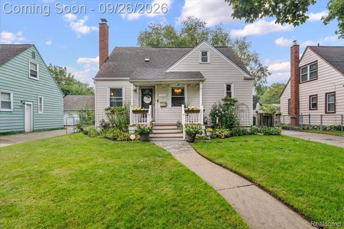 716 Flowerdale St, Ferndale, MI, 48220-1880 | Card Image