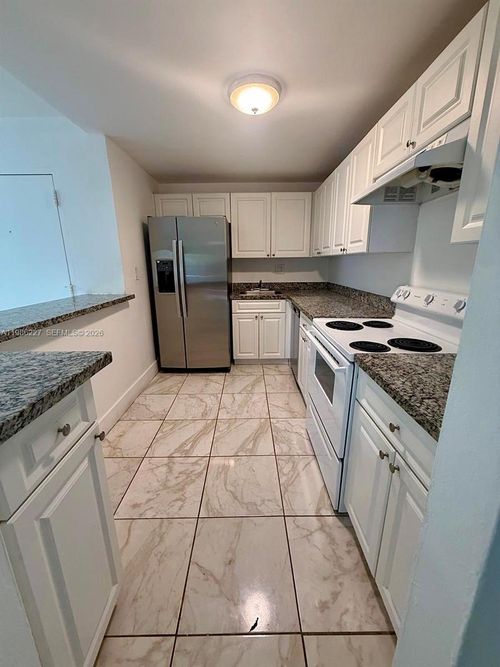 u7-10393 N Kendall Dr, Miami, FL, 33176-1694 | Card Image