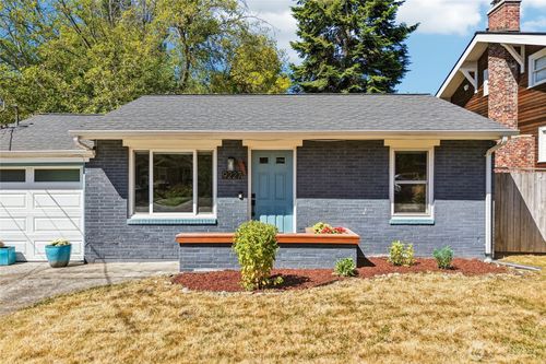 9227 Palatine Ave N, Seattle, WA, 98103-3017 | Card Image