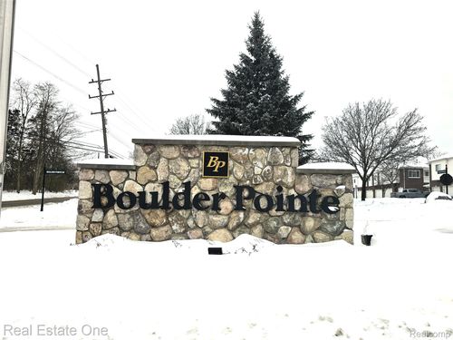 85-6988 Boulder Pointe Dr, Washington Township, MI, 48094-4503 | Card Image