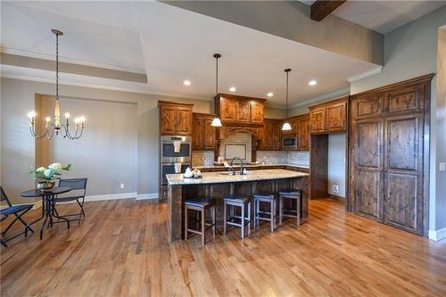 18804 W 99th St, Lenexa, KS, 66220-8326 | Card Image