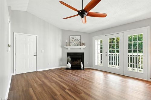 apt-g-7125 W Friendly Ave, Greensboro, NC, 27410-6285 | Card Image