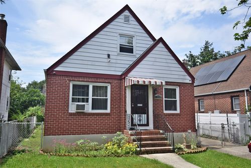82 251st St, Bellerose, NY, 11426-2528 | Card Image