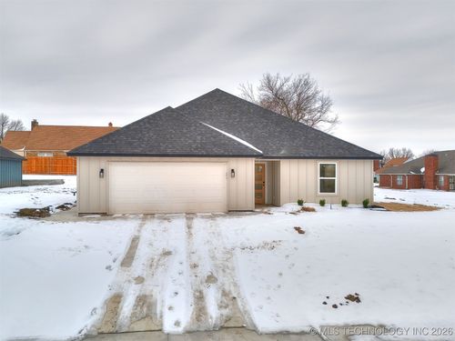 726 E 38th St N, Tulsa, OK, 74106-1606 | Card Image