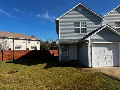 2261 Whitman Ln, Fort Walton Beach, FL, 32547-2577 | Card Image