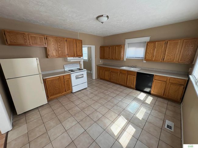 2310 E St, House other with 3 bedrooms, 2 bathrooms and 2 parking in Lincoln NE | Image 7