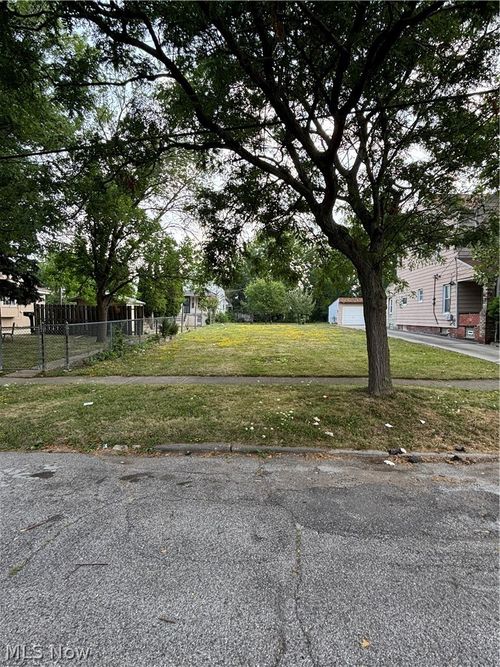 829 Whitcomb Rd, Cleveland, OH, 44110-3145 | Card Image
