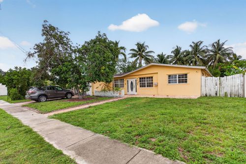 4390 Nw 35th Ave, Lauderdale Lakes, FL, 33309-4124 | Card Image
