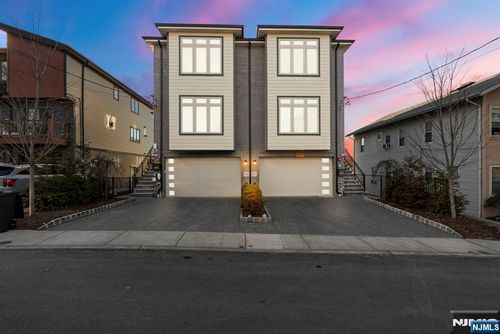 805 Fairview Ln, Fort Lee, NJ, 07024-1536 | Card Image