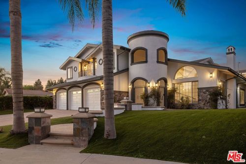 17011 Gledhill St, Northridge, CA, 91325-2523 | Card Image