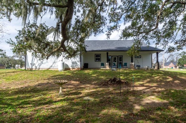 202 Horse Shoe Trl, House other with 3 bedrooms, 2 bathrooms and 2 parking in Angleton TX | Image 27