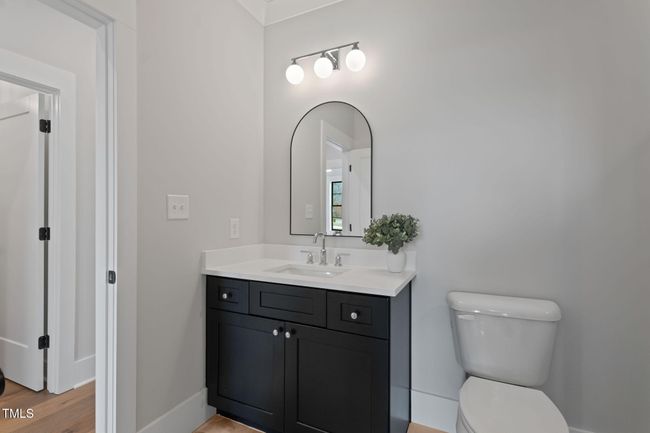 1st fl Vanity | Image 28