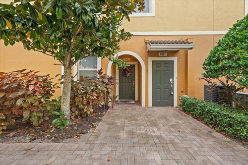 16-106-8031 Limestone Ln, SARASOTA, FL, 34233-3254 | Card Image