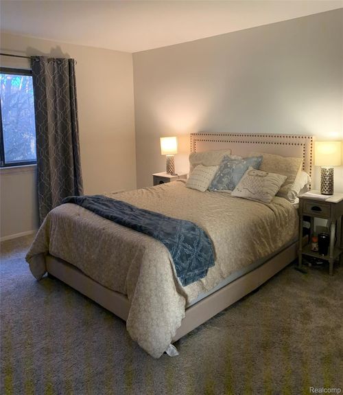 5166 Rock Run, West Bloomfield, MI, 48322-2123 | Card Image