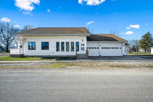 501 W Main St, Bethany, IL, 61914-8618 | Card Image