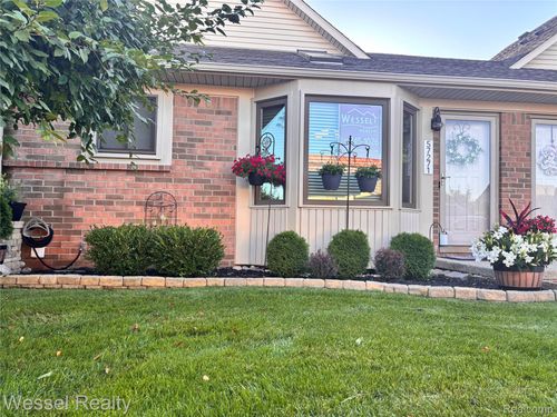10-57271 Silver Maple Dr, Washington Township, MI, 48094-3393 | Card Image