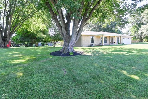 2061 Fairway Dr, Greencastle, IN, 46135-9207 | Card Image