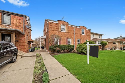 429 Geneva Ave, Bellwood, IL, 60104-1705 | Card Image