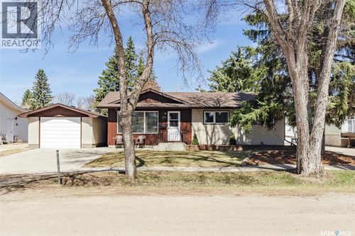 211 2nd St E, Corman Park, SK, S0K1A0 | Card Image