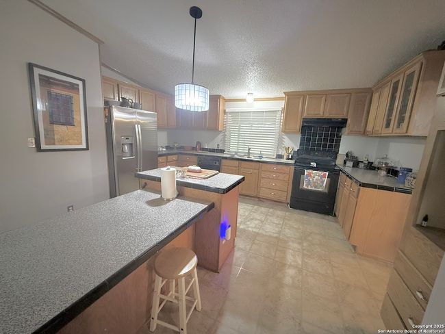 1085 Zane Grey Ln, House other with 4 bedrooms, 3 bathrooms and null parking in Spring Branch TX | Image 9