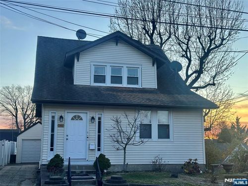 546 Victory Ave, Ridgefield, NJ, 07657-1923 | Card Image