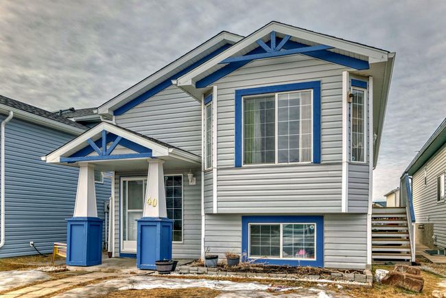40 Martin Crossing Bay Ne, Home with 6 bedrooms, 2 bathrooms and 2 parking in Calgary AB | Image 2