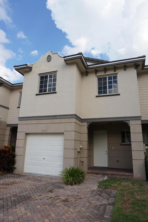 2022 Freeport Ln, Riviera Beach, FL, 33404-6462 | Card Image