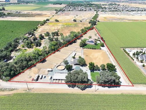 3335 Kellogg Creek Rd, Byron, CA, 94514-2230 | Card Image