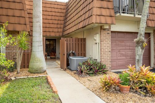 1222 Sw 120th Way, Davie, FL, 33325-3870 | Card Image