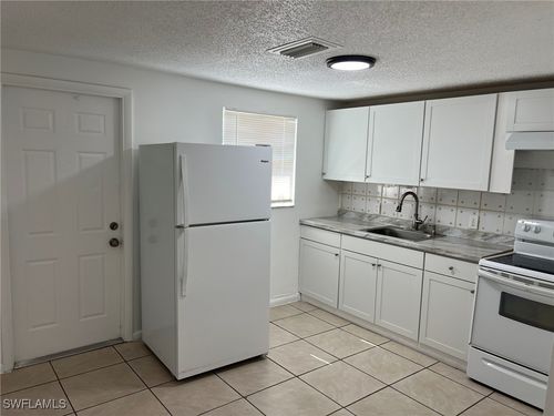 296-286 Lowell Ave, NORTH FORT MYERS, FL, 33917-4055 | Card Image
