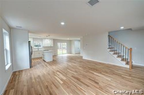 4 Forest Ave, Brookhaven, NY, 11719-9516 | Card Image