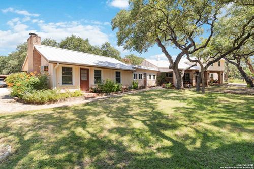 5803 Hollyhock Rd, San Antonio, TX, 78240-2002 | Card Image