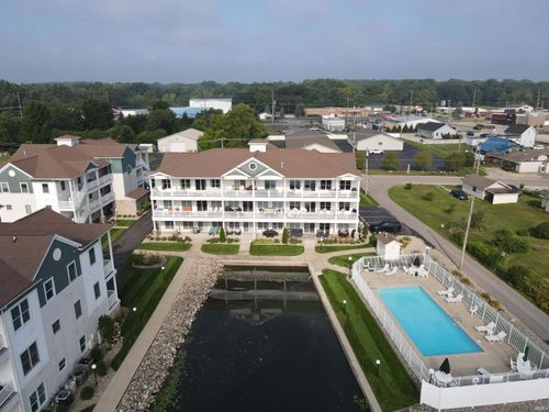 b4-1300 S Harkless Drive, Syracuse, IN, 46567 | Card Image