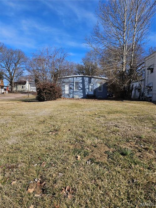 320-322 N 2nd St, Belleville, IL, 62220-1256 | Card Image