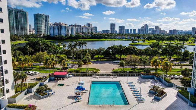 1506 - 3675 N Country Club Dr, Condo with 2 bedrooms, 2 bathrooms and null parking in Aventura FL | Image 5