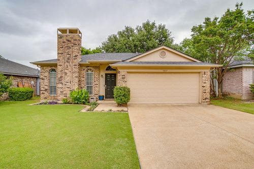 5017 Santa Fe Ct, Arlington, TX, 76017-2054 | Card Image