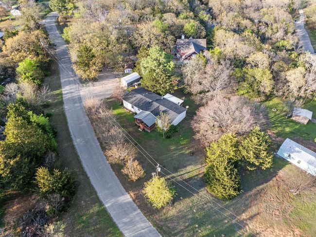 216 Mill Creek Meadow Rd, House other with 3 bedrooms, 2 bathrooms and null parking in Pottsboro TX | Image 5