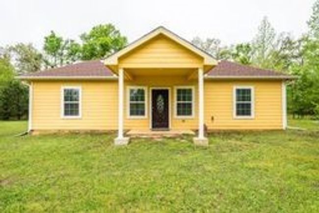 View of front of home featuring a front lawn | Image 10