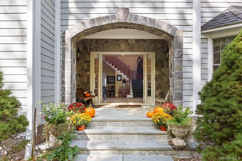 17 Brundige Dr, Goldens Bridge, NY, 10526-1413 | Card Image