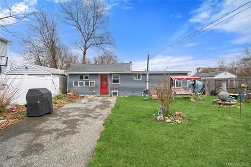 57 Sutton Ct, West Islip, NY, 11795-3015 | Card Image