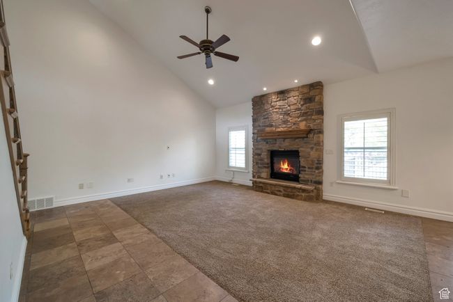 Vaulted ceilings, fireplace | Image 5