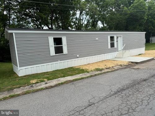 64-1 Garden Pkwy, CARLISLE, PA, 17013-9255 | Card Image