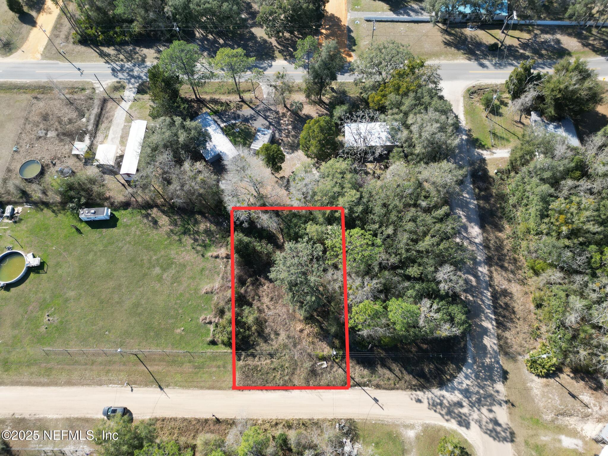 Land in Interlachen
