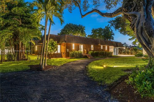 470 Ne 113th St, Miami, FL, 33161-6647 | Card Image