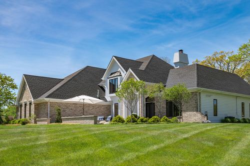 W307N2873 Fieldwood Dr, Pewaukee, WI, 53072-4288 | Card Image