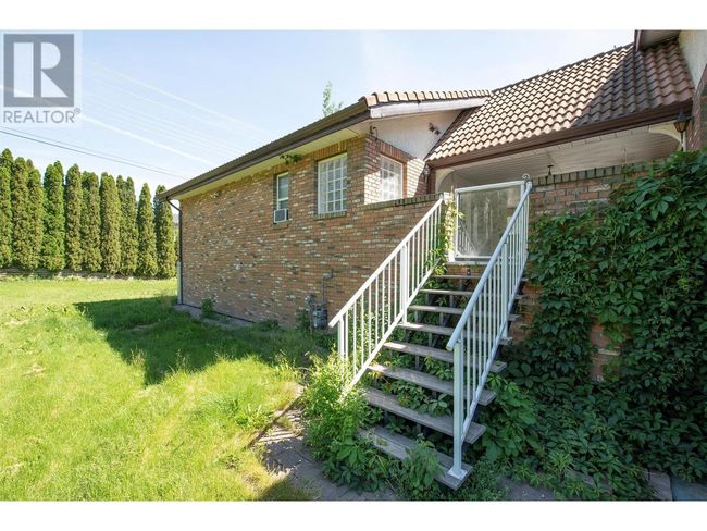 215 Arab Rd, House other with 8 bedrooms, 6 bathrooms and 5 parking in Kelowna BC | Image 54