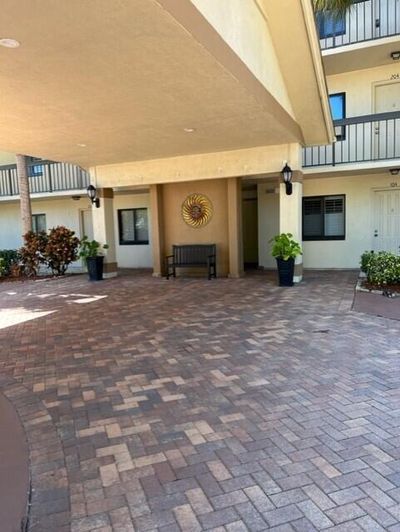 301 - 901 Seafarer Circle, Condo with 2 bedrooms, 2 bathrooms and null parking in Jupiter FL | Image 1